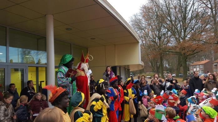 Volgende vergadering: 27 januari 2017 Sinterklaas en Zwarte Piet op bezoek Vrijdag 2 december stonden de kinderen om 8.