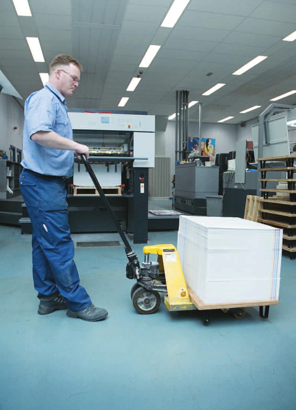 Werkplek De inrichting van een werkplek kan de oorzaak zijn van een ongunstige werkhouding. De werkplek moet u daarom zo inrichten dat een werknemer zijn taken in een goede werkhouding kan verrichten.