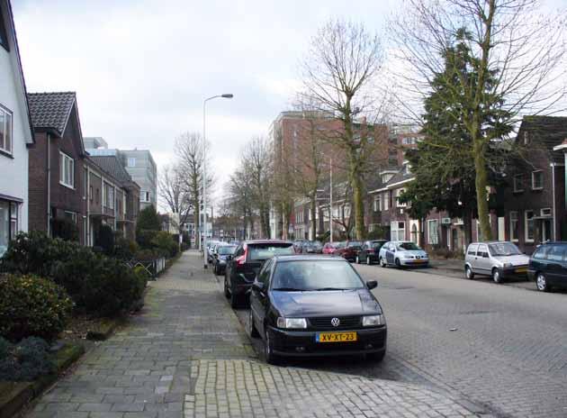 Ontwikkelingsvisie 21 Het is vaak druk op de Frankrijkstraat, waardoor bewoners overlast ervaren. 4.2.2. Kronehoef Midden In Kronehoef Midden is het merendeel van de huizen particulier bezit.