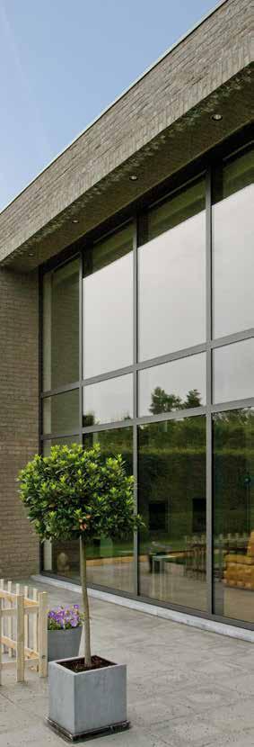 Ramen en deuren SAPA Building System biedt een waaier van superisolerende aluminium raam- en deursystemen aan.