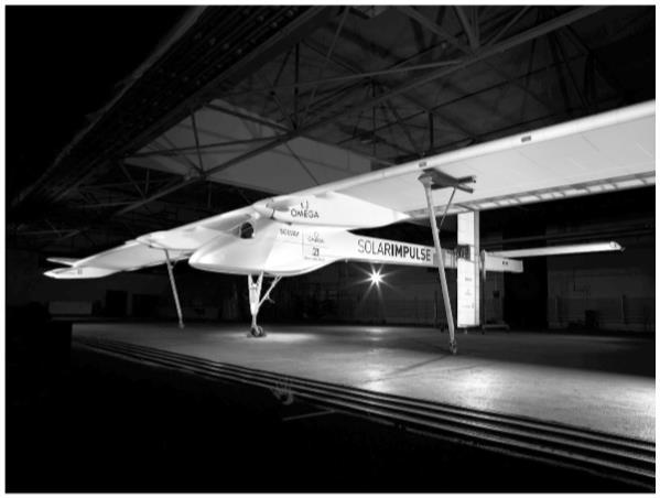 Opgaven Solar impulse De Solar Impulse is een vliegtuig op zonne-energie. Gegevens van de Solar Impulse. Maximale snelheid Take-off snelheid Take-off tijd 75 km/h 35 km/h 2 min 42 sec 5.