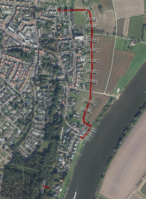 Figuur 1: Overzicht Grubbenvorst (bron ondergrond: PDOK). Dijkring 67 in rood weergegeven, dwarsprofielen inclusief metrering in zwart weergegeven.