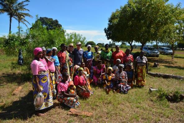 Bezoek aan scholen Naast de Ganda Primary, de Dzombo Primary, de Mwangulu Primary, de Mgombezi Primary, the New Life Academy brachten wij ook een bezoek aan de Kiruku.