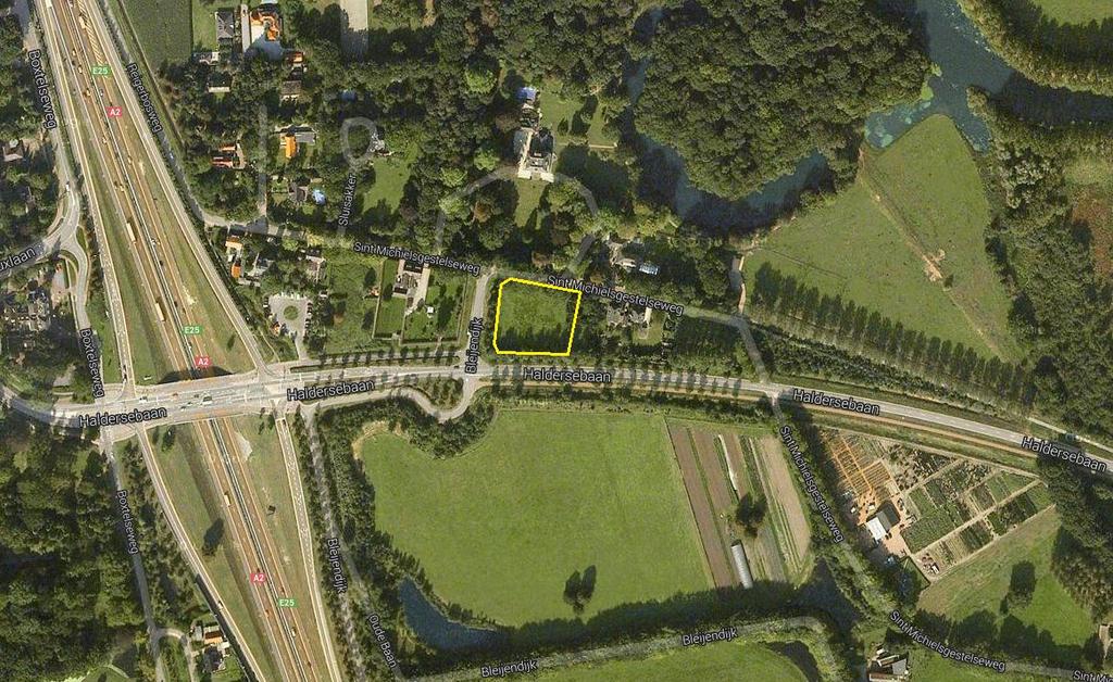 3 1. INLEIDING 1.1 Aanleiding De familie Oerlemans is voornemens over te gaan tot de oprichting van twee Ruimte voor Ruimte woningen aan de St.-Michielsgestelseweg ongenummerd te Vught.