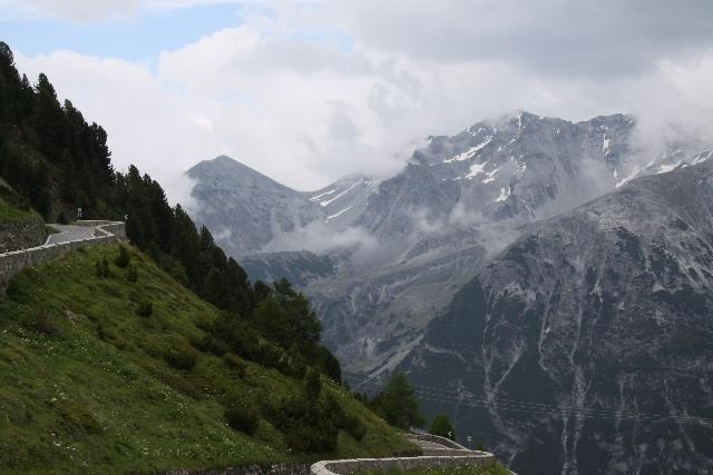 Maandag 27 juni 2 e etappe Koninginnenrit / Bormio Riva del Garda = 167 km en 3.300 hoogtemeters Vandaag 4 beklimmingen; Passo di Gavia 2.