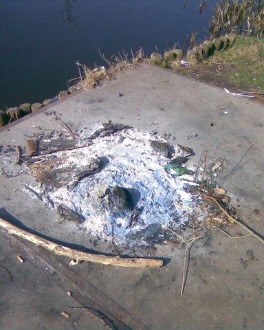 Nachtvissen De gemeente heeft toestemming verleend om in 2014 het gehele jaar nachtvissen aan de Stenenkamerplas en de Rosmalenseplas toe te staan.