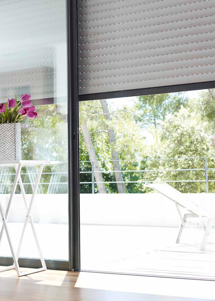 ZONWERING, ROLLUIKEN, RAAMDECORATIE & DAKRAMEN Haal meer uit uw Rolluiken met Somfy Smart Home Rolluiken voorkomen hinderlijke zonlichtreflecties in huis, beschermen u tegen ongewenste inkijk en