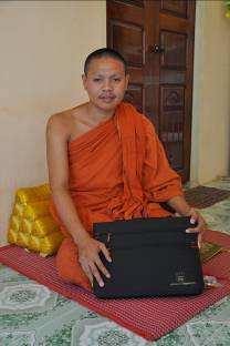 Studiekosten voor jongeman Iedere Cambodjaanse man wordt geacht voor korte of lange periode toe te treden tot de Sangha, de gemeenschap van monniken.