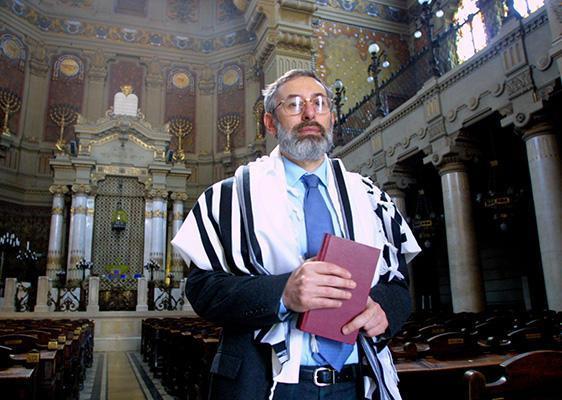 Chief Rabbi of Rome, Rabbi Riccardo di Segni(1949-) Giyur in het Verenigd Koninkrijk.