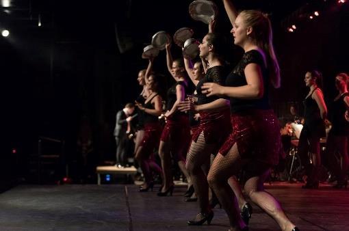 De afdeling Kruishoutem danst op vrijdag 14 en zaterdag 15 april. Tielt danst op 16 april (Pasen!). Ken je het verhaal al?