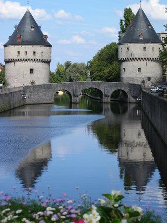 ontdekken het oude en het nieuwe Kortrijk,