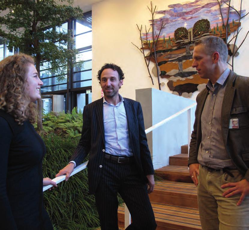 FMNactueel Volg FMN op Twitter: @FMNbestuurtweet Vlnr: Cecile Arnold, Colin Cleeren en Rolf Nijdam Aan tafel met In de rubriek Aan tafel met gaat het FMN-bestuur in gesprek met een FMN-lid of met