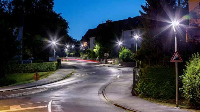 De armatuur kan harmonieus geïntegreerd worden in verschillende stadsarchitecturen doordat ze aangeboden wordt in twee designvarianten.