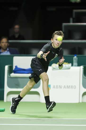 Als het je lukt om een van deze tennisballen te bemachtigen, win je een mooie prijs, te verzilveren bij het ABN AMRO Experience Store en de stand van ennisdirect. Alle ballen op de ballenkids!