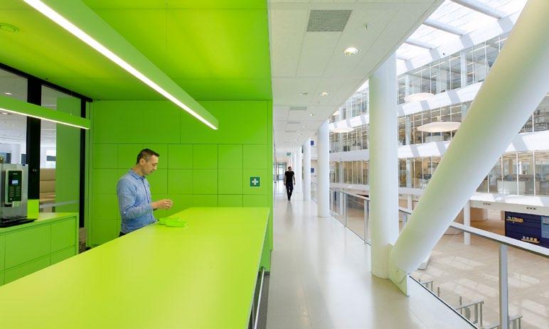 TRILUX BREEAM-REFERENTIE FOTO: Roos Aldershoff BIJDRAGE AAN STATE-OF-THE-ART-GEBOUW MET DUURZAME VERLICHTINGSOPLOSSINGEN DE DUURZAME DROOM VAN DANONE NUTRICIA Tegenwoordig is een duurzame en groene