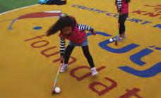 Mevrouw Emily Verhage, initiatiefneemster van de eigen Hockeyschool van R.H.V. Leonidas, ontdekte deze combinatiesport bij H.C.Push.