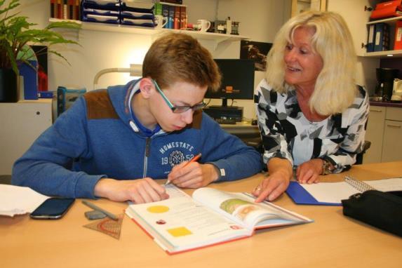 Stappenplan deeltijdarrangement School en/of ouders hebben een gesprek over een mogelijke overstap naar regulier onderwijs. Oriëntatie op een reguliere school (evt.