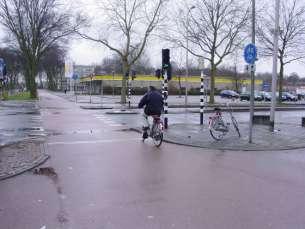 Zamenhofdreef - Seinedreef Fietspad als 2-richtingen fietspad tot aan Brailledreef doortrekken.