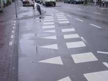 Maak rechtsaf voor fietsers vrij Op de kruising met de Adelaarsstraat fietsroute in de voorrang aangezien het