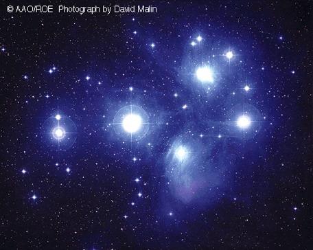 Reflectienevel - Pleiades Licht van heldere sterren wordt door stof