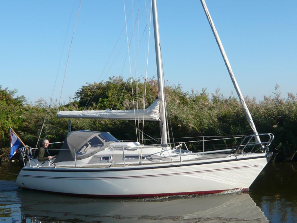 chthaven Strijensas afd. chtbemiddeling TE KOOP Dehler 28 Bootnaam : Walta Type : Dehler 28 s Werf : Dehler Yachtbau Bouwmateriaal. : Polyester Bouwjaar : 1993 Afmetingen : 8.