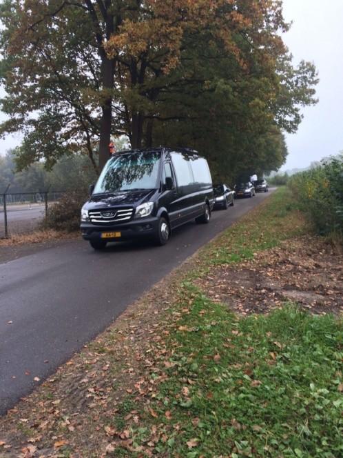 3.5.3.2 Koninklijk Bezoek aan Twente Op 27 oktober 2016 heeft het koninklijk paar een bezoek gebracht aan o.a. Wasserij Springendal in OudOotmarsum.