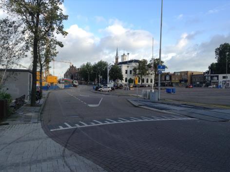 Een fysieke rijrichtingscheiding komt maar beperkt voor, maar de variant met gescheiden (meestal éénrichtings)fietspaden is de meest voorkomende hybride weg in het onderzoek.