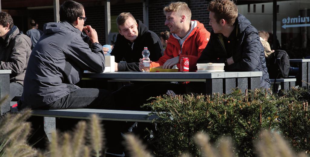 Dienst studentenvoorzieningen (Stuvo) Studeren is meer dan met je neus in de boeken zitten. Daarom investeren we in een toegankelijke en aantrekkelijke leer- en leefomgeving voor alle studenten.