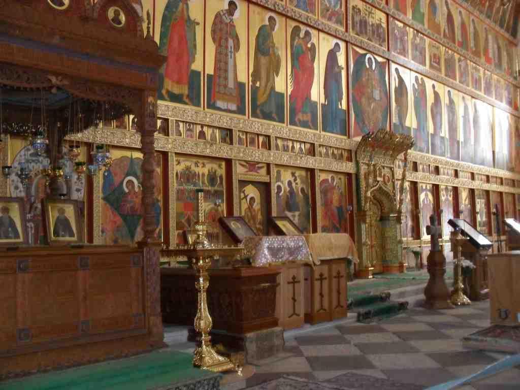 bezitten en op zoek zijn naar God. Solovky Orthodox Monasterium met verschillende kerken.