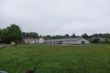 van de Y loodrecht op de Boswijklaan staat. Op de hoek Oude Molenweg en Boswijklaan zijn een parkeerterrein en garageboxen die behoren bij Park Boswijk. Aan de Oude Molenweg liggen o.a. enkele woningen een kantoor en een hoveniersbedrijf.