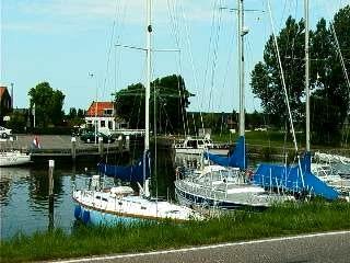 Natuur en recreatie Met het havenkanaal heeft de kern Middelharnis een