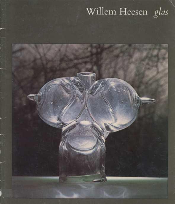 Catalogus 1976-1977 Willem Heesen glas Rijksmuseum Vincent van Gogh Amsterdam Citaat uit een gesprek met Willem Heese: "Glas is voor mij 't fenomeen van het proces.