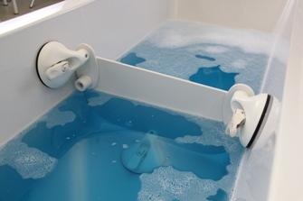 Comfort in en rond het bad Badverkorter Mobeli Een badverkorter is nuttig om het onderuit glijden te voorkomen.