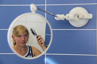 Diverse nuttige hulpjes in de badkamer Spiegel op zuignap, telescopisch Mobeli Spiegel die vooral ontworpen is voor personen met diabetes of stoma.