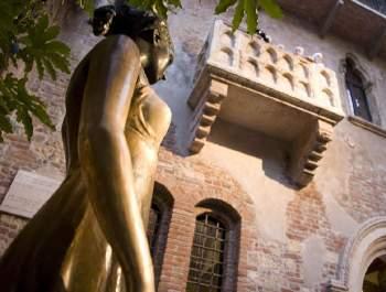 DAG 5: 06/05/2017 Bezoek aan Verona De historische binnenstad van Verona staat op de Werelderfgoedlijst van UNESCO.