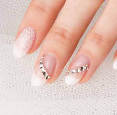 .. die nagels mogen ook gezien worden! BABYBOOMERS Een echte trend die inmiddels is uitgegroeid tot een blijver: babyboomer nails.