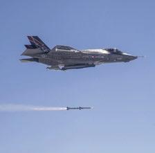 F-35: Verwerving middellange tot lange afstand raket 73 F-35: Verwerving middellange tot lange afstand raket Komt niet voor mandatering in aanmerking Invoering van-tot Oorspronkelijke planning: