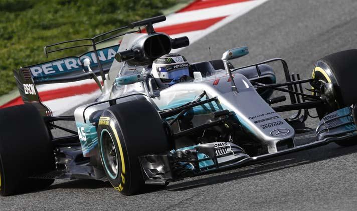 MERCEDES AMG PETRONAS Land van herkomst: DUI Basis: Brackley, ENG Aantal GP s: 253 Beste resultaat: 1e Aantal wereldtitels: 3 Positie 2016: 1e Auto: W08 EQ Power+ Motor: Mercedes V6 DE KAMPIOEN VAN