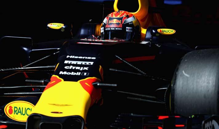 RED BULL RACING Land van herkomst: Oostenrijk Basis: Milton Keynes, GB Aantal GP s: 224 Beste resultaat: 1e Aantal wereldtitels: 4 Positie 2016: 2e Auto: RB13 Motor: TAG HEUER V6 (Renault) DARK HORSE