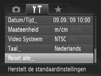 De standaardinstellingen van de camera herstellen Als u per ongeluk een instelling hebt gewijzigd, kunt u de standaardinstellingen van de camera herstellen. Open het menu. Druk op de knop n.