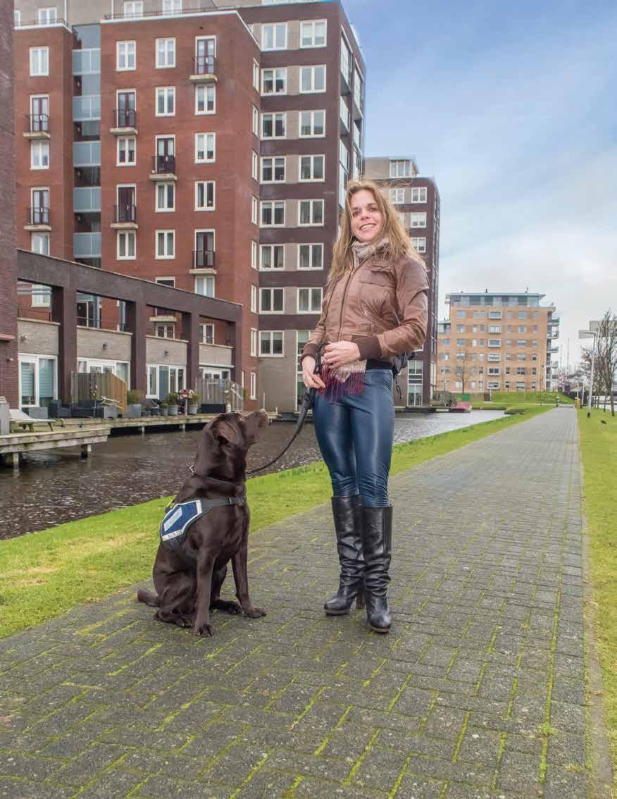 6 Tekst: Esther de Kloe Fotografie: Ferry de Wet 7 Hij doet het vanaf dag één.