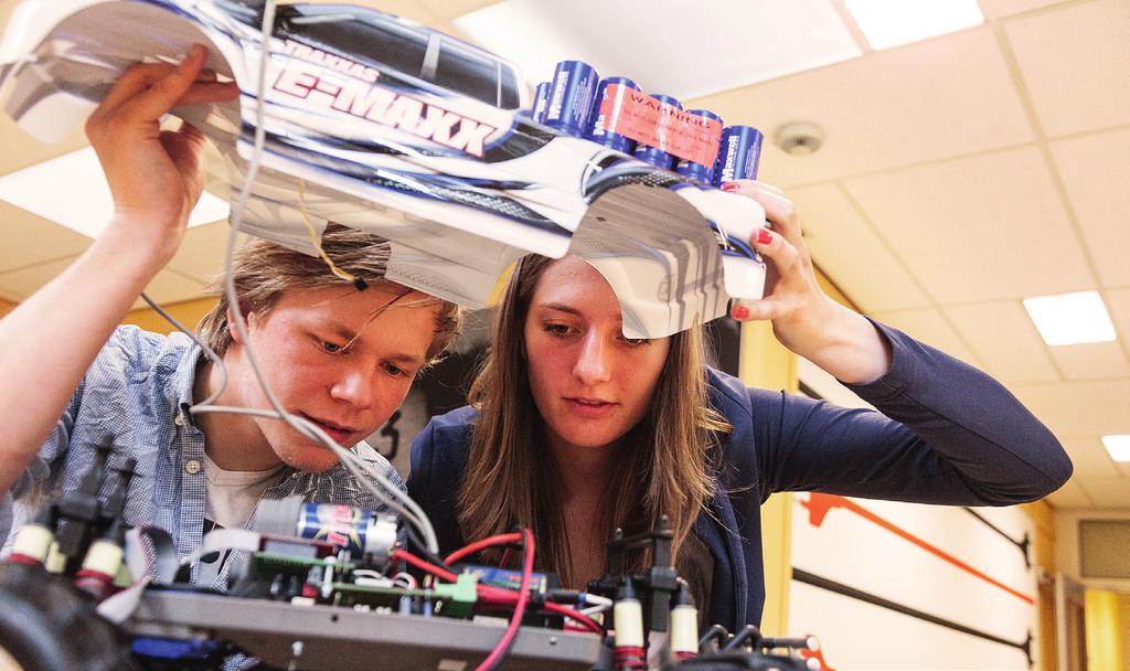 een markt wil veroveren, en maakt daarvoor een businessplan. Na de afronding van de studie mag je Bachelor of Science (BSc) achter je naam zetten.