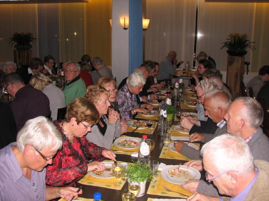 8 JANUARI 2013: GROOT GEPENSIONEERDEN-DINER. Het is is zover. Het grote gepensioneerden-diner komt er weer aan!!!! De voorbereidingen zijn in volle gang!