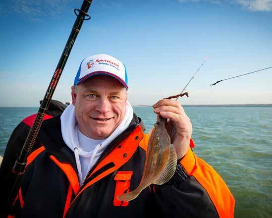 De zelfverklaarde hobbyvisser vist graag met de pen op karper in de slootjes en polders rondom Zierikzee. Lekker in de natuur en in alle vroegte tussen het dauw tot rust komen.