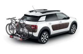 ACCESSOIRES EN PERSONALISATIE De CITROËN C4 CACTUS is gemakkelijk te personaliseren en biedt talrijke robuuste en praktische accessoires. Fietsdrager op trekhaak.