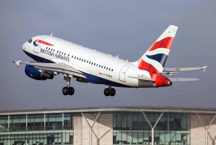 Airport De CS100 opent nieuwe deuren British Airways vliegt dagelijks met een A318 naar New York. Foto: Reismedia. moet in 2025 zijn opgevoerd naar 6,5 miljoen passagiers en 32.