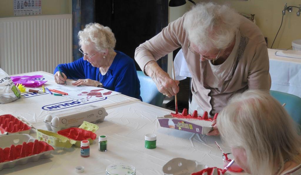 Dinsdag 04 april : Zangkoor en nagels lakken Tijd om nog eens te zingen vandaag en we worstelden ons in een goede drie kwartier door heel ons repertoire, dat we, zoals steeds afsloten met Auf