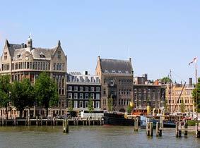 Den Haag is de statige hoofdstad, met Paleis Noordeinde, het Mauritshuis, het Vredespaleis en Delft werft roem met porselein en dat wat Holland zo Hollands maakt: grachten, plechtige