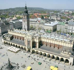 Volgende halte is het middeleeuwse Kolomyia met zijn opmerkelijke Pysanka museum. Via Nyiregyhaza (Hongarije) en een tussenovernachting in omgeving Boedapest beëindigen we deze reis.