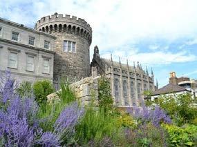 De gevangenis Kilmainham Gaol, Trinity College en Dublin Castle zijn enkele blikvangers tijdens deze citytrip.